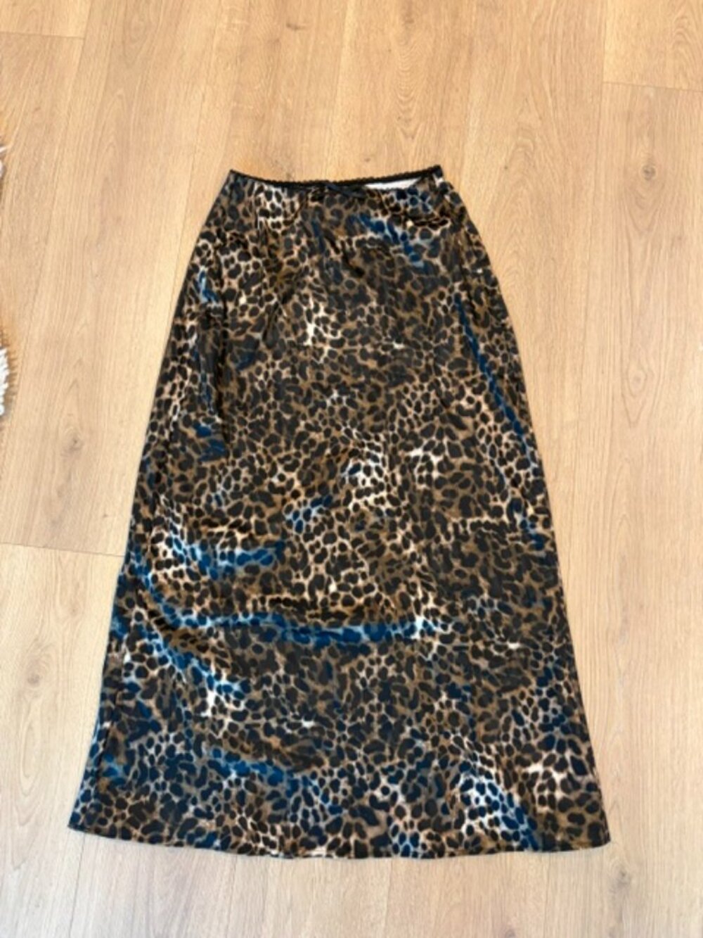 Satin Style Leopard Midi Skirt Sz Small